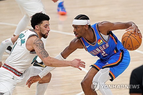 [NBA PO] ‘SGA·홈그렌 맹활약’ OKC, 멤피스에 짜릿한 4쿼터 역전승···2라운드까지 -1승